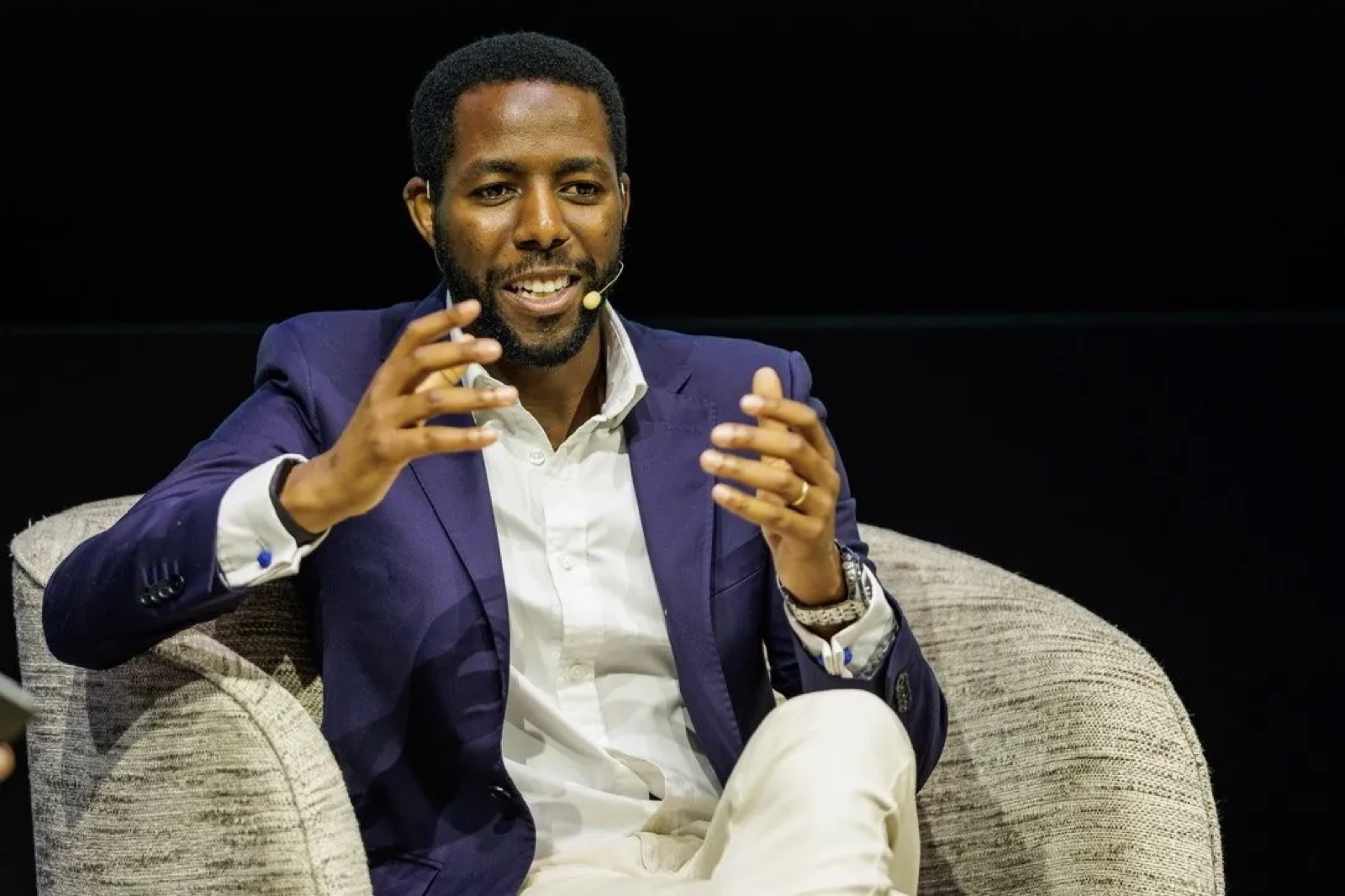 Raffik Baldé a explicar em palco